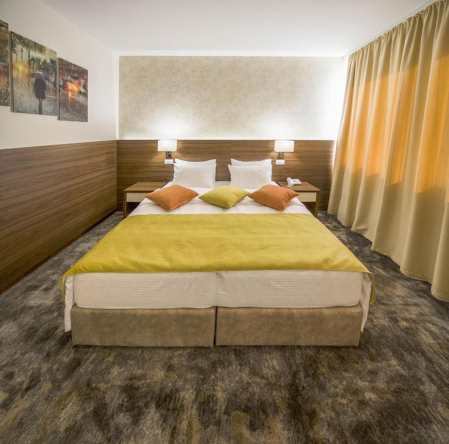 Marshal Garni Hotel