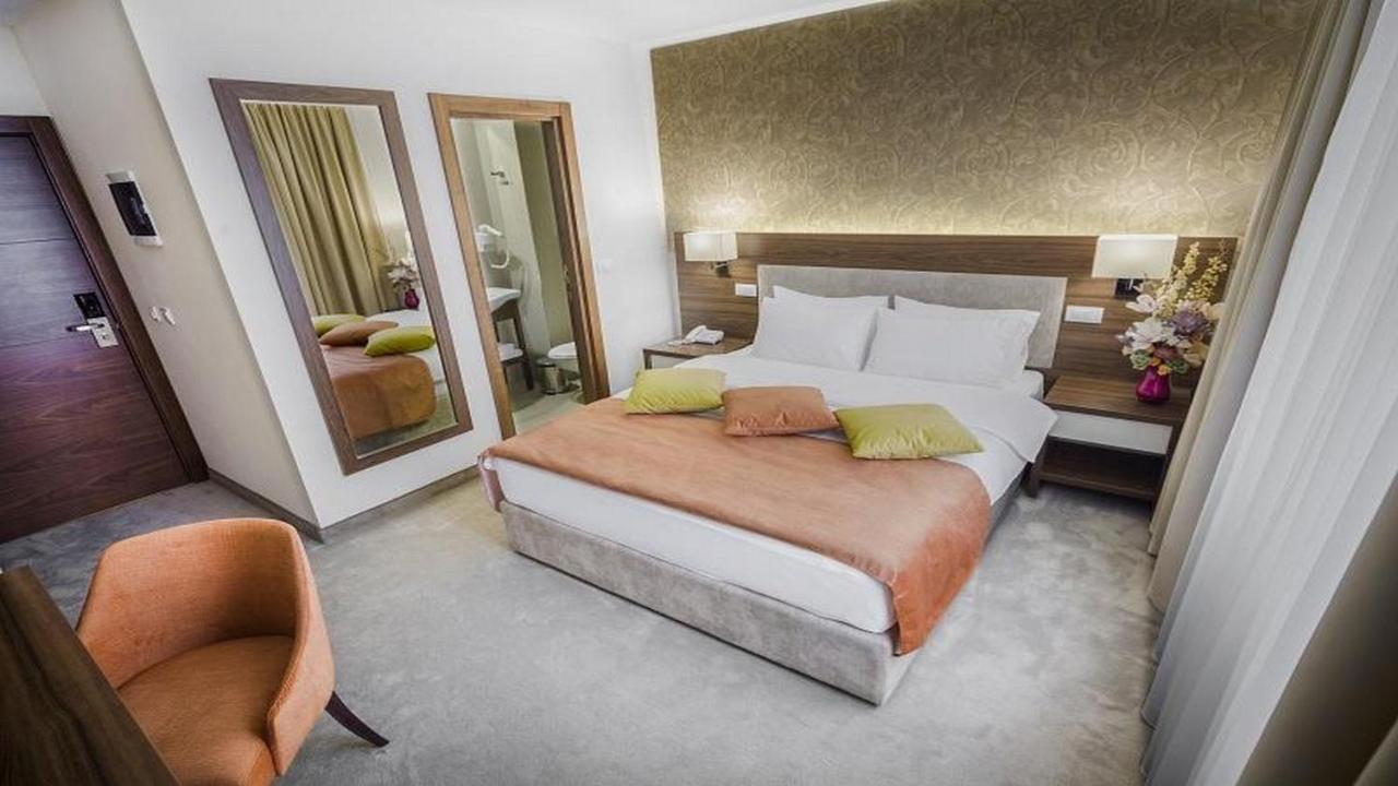 Marshal Garni Hotel