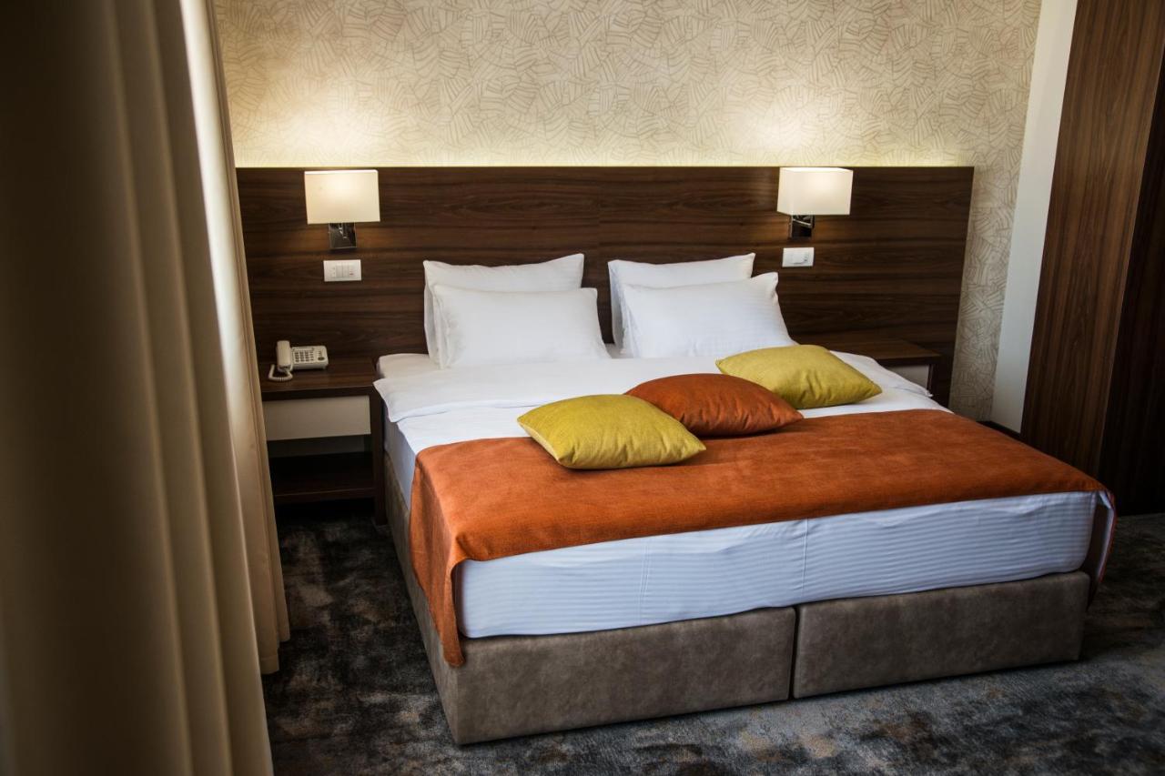 Marshal Garni Hotel 4*